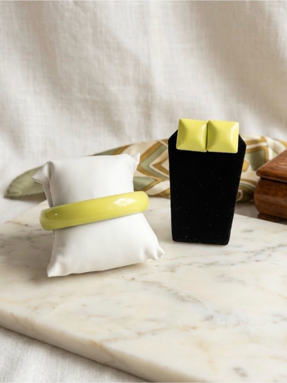 Y2K Vintage Chartreuse Lime Yellow Mod Acrylic Bangle Bracelet & Square Set